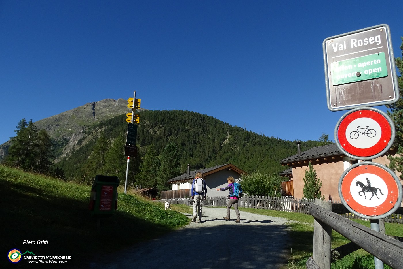 09 A Pontresina entriamo in Val Roseg.JPG